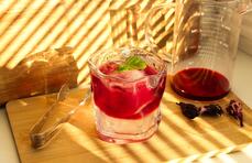 Letné trendy čajovej drinky: 5 receptov, čo vyzerajú ako z kaviarne